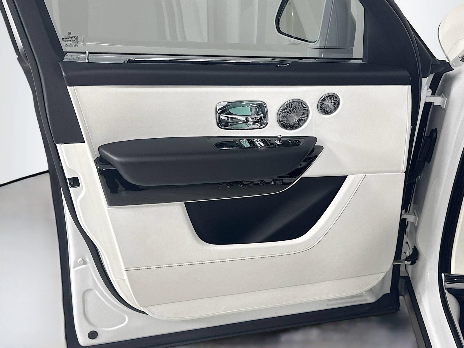 Certified 2021 Rolls-Royce Cullinan AWD/4WD image 16