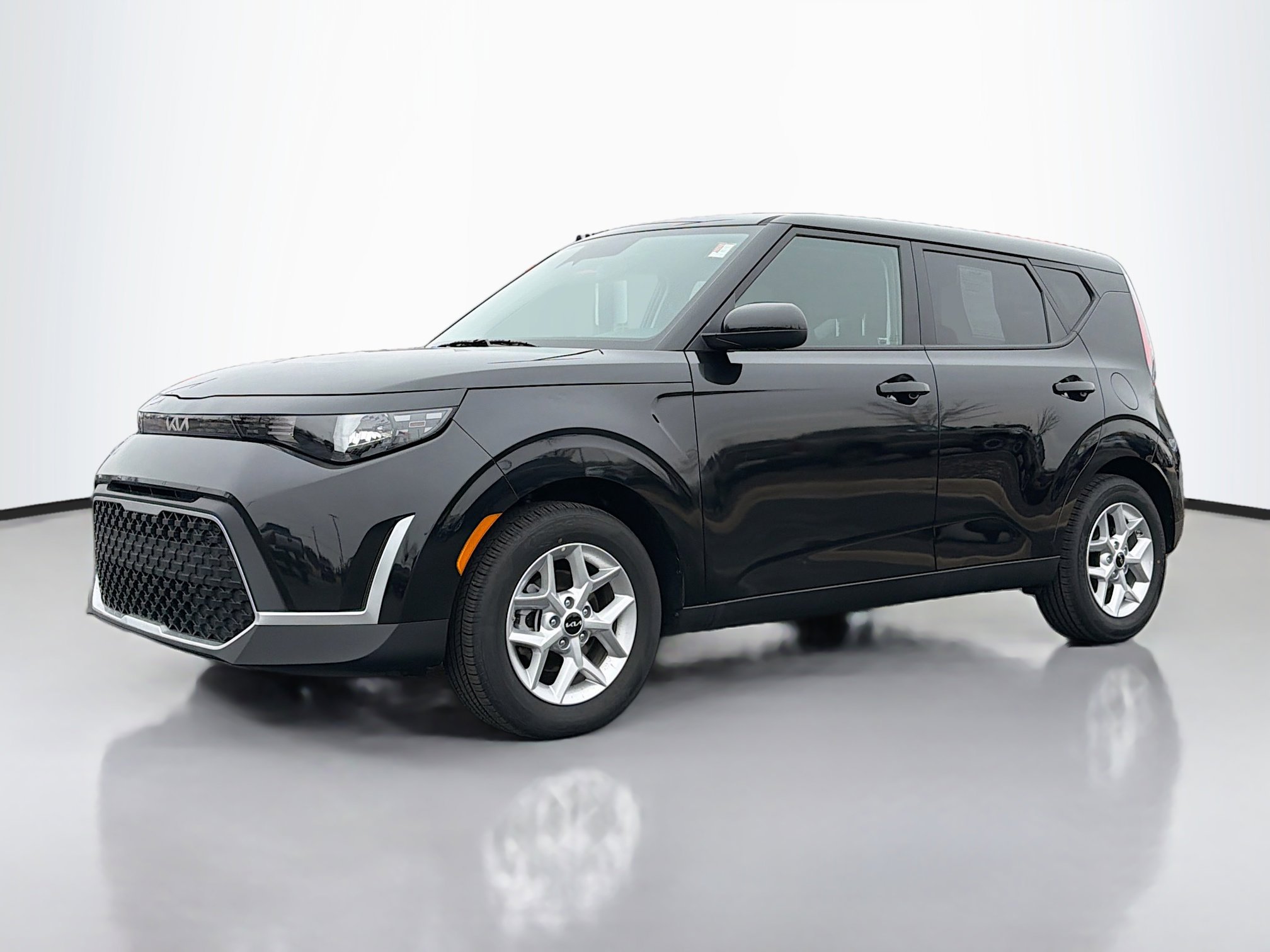 Used 2025 Kia Soul LX image 11