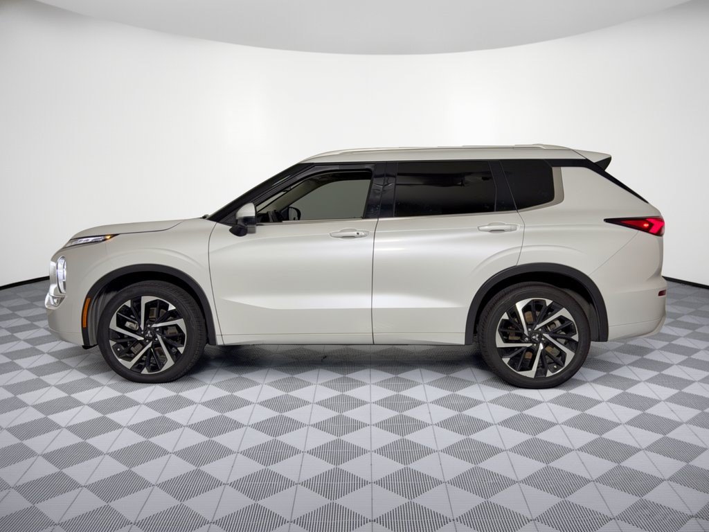 Used 2022 Mitsubishi Outlander SEL AWD/4WD image 2