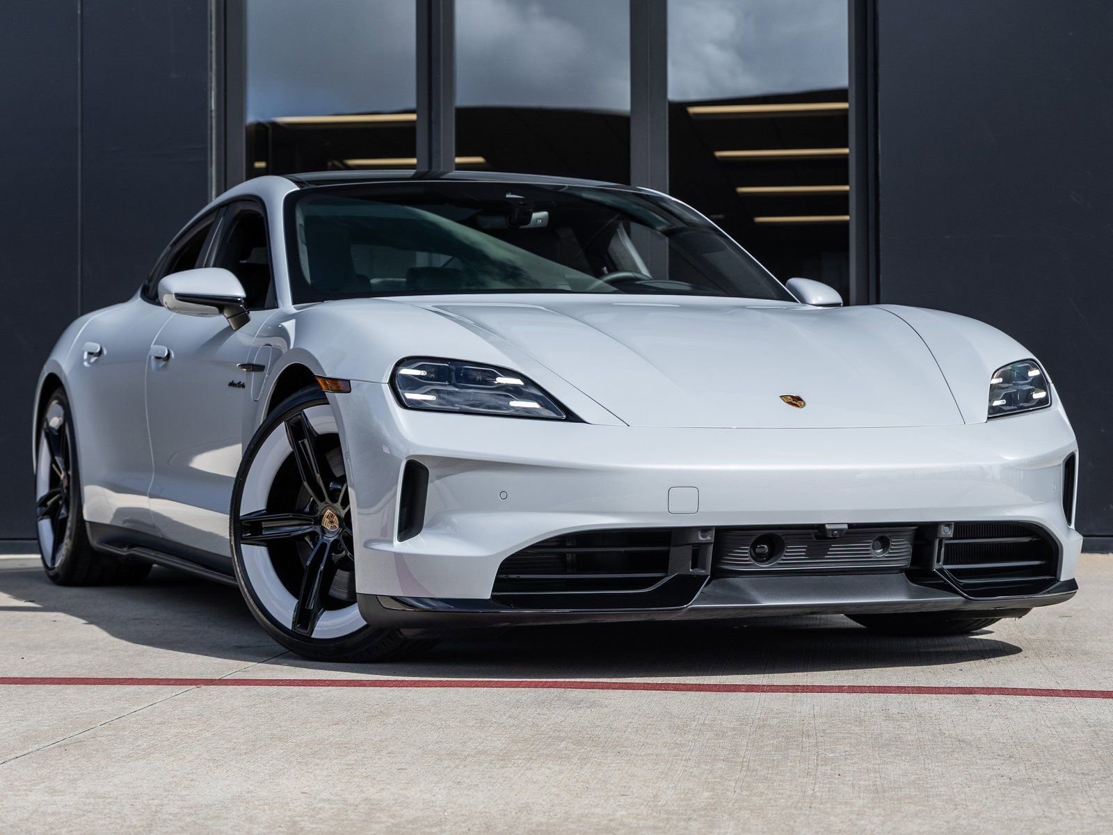 Used 2025 Porsche Taycan GTS image 6