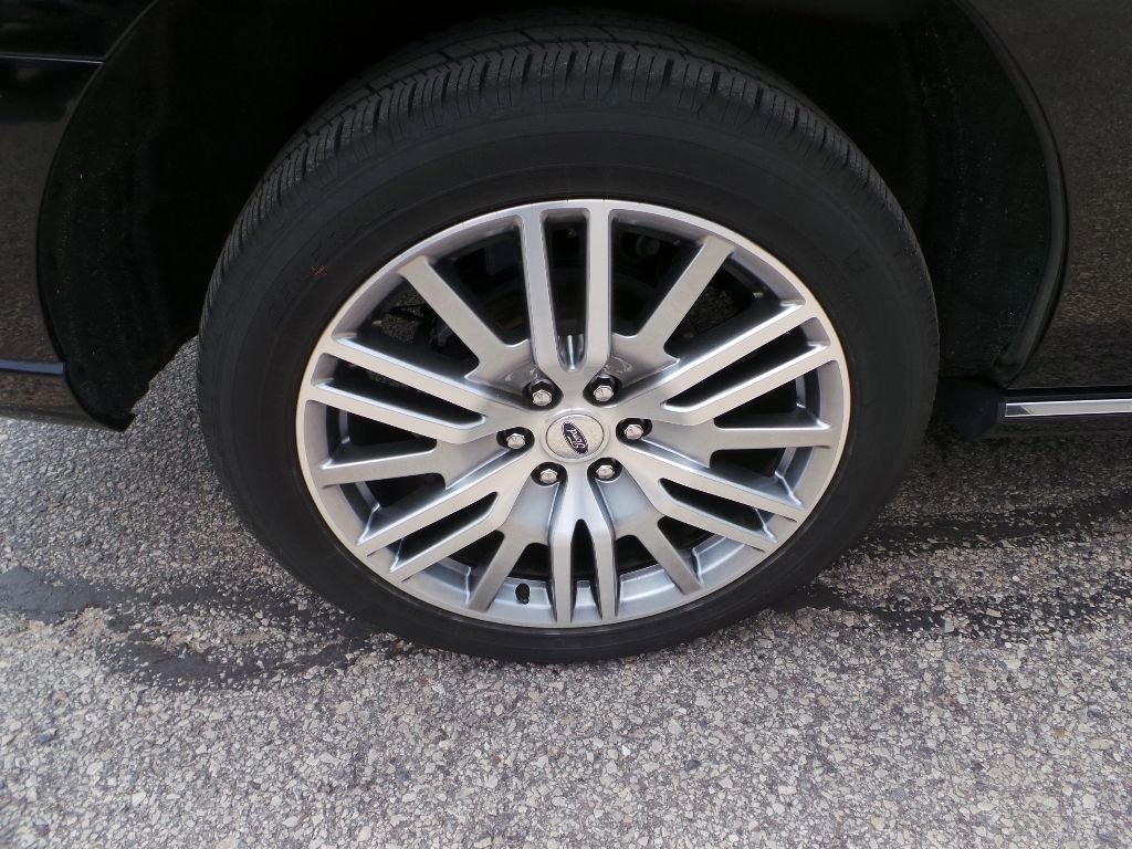 Used 2024 Ford Expedition Platinum image 5