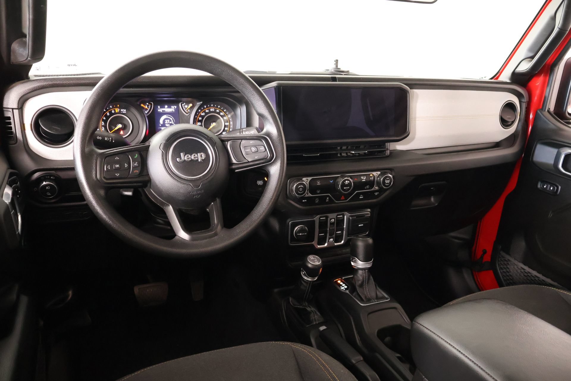 Used 2025 Jeep Gladiator Sport AWD/4WD image 2