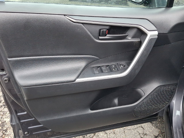 Used 2020 Toyota RAV4 LE w/ All Weather Liner Package AWD/4WD image 10