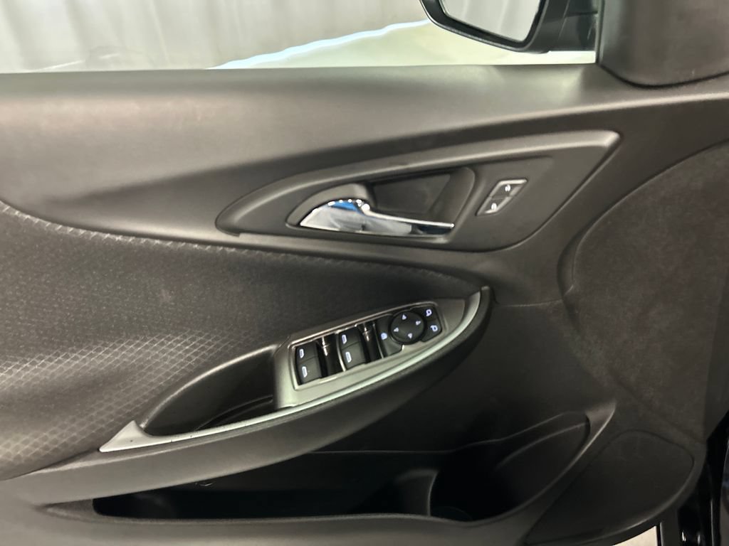 Used 2025 Chevrolet Malibu RS FWD image 12