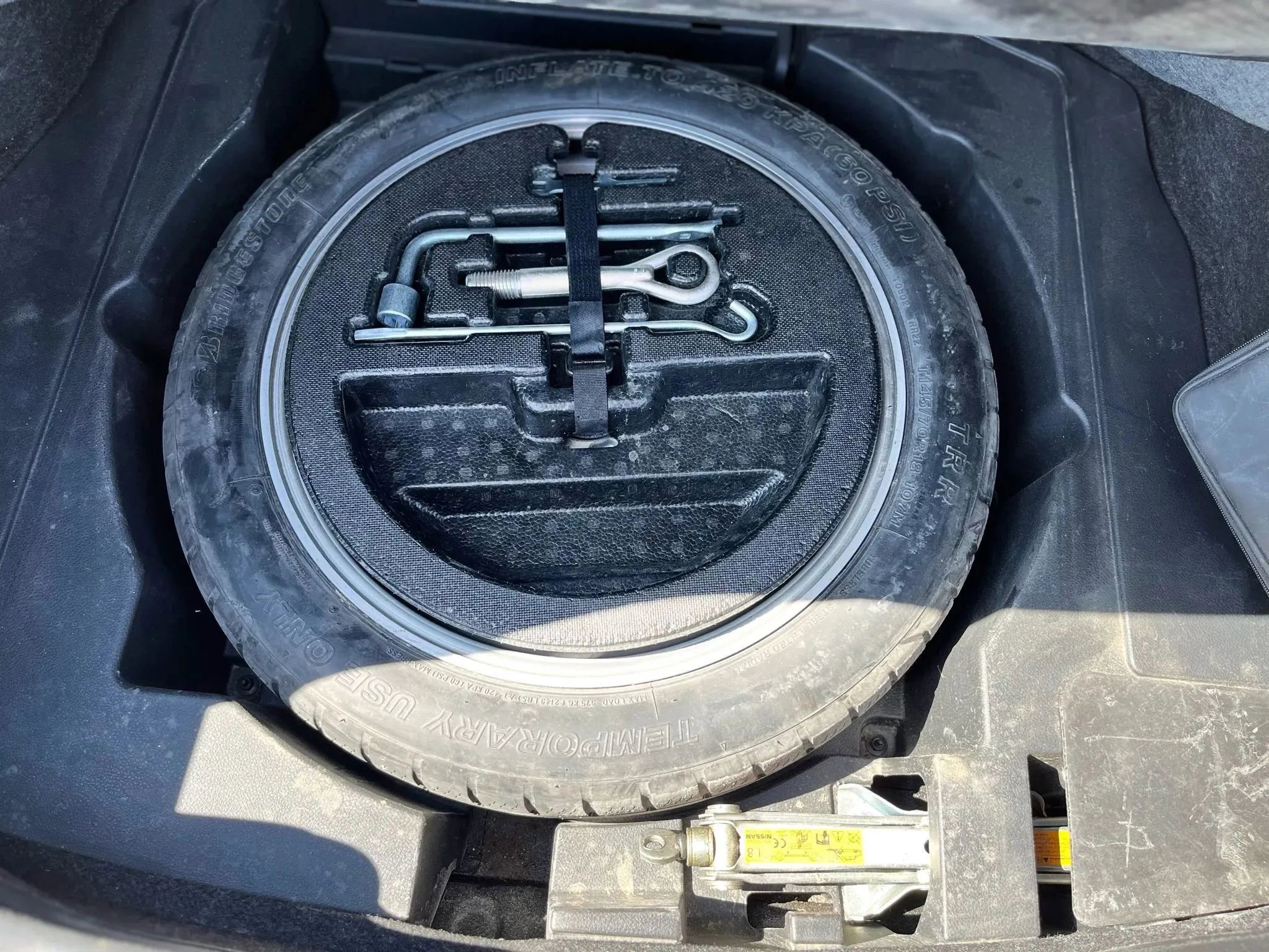 Used 2011 INFINITI G37 Journey w/ Premium Pkg image 21