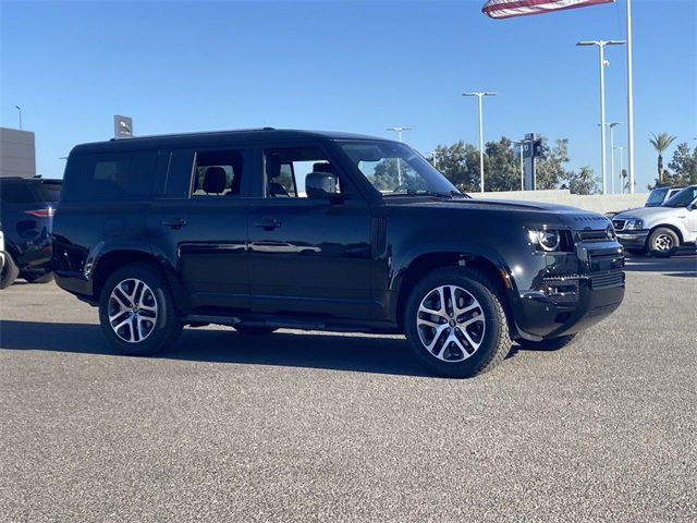 New 2025 Land Rover Defender 130 X-Dynamic SE image 4