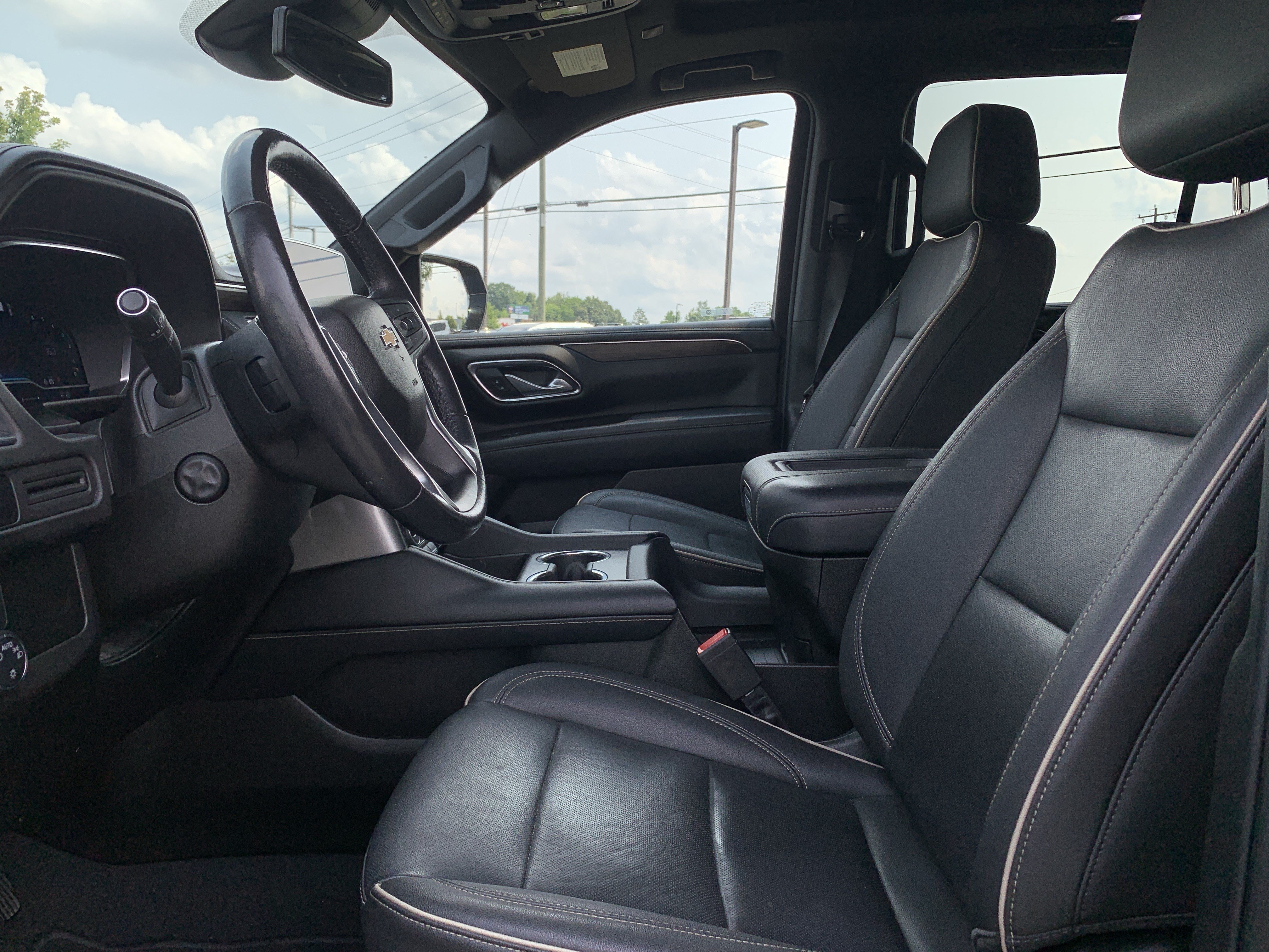 Used 2023 Chevrolet Tahoe Premier AWD/4WD image 16
