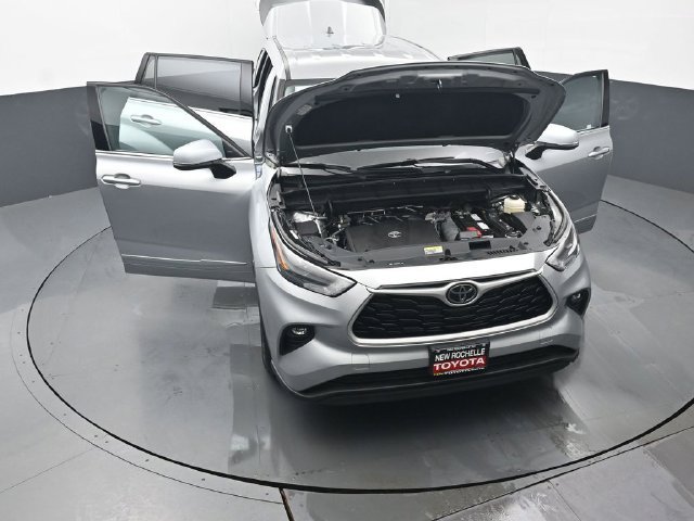 Used 2022 Toyota Highlander LE AWD/4WD image 54