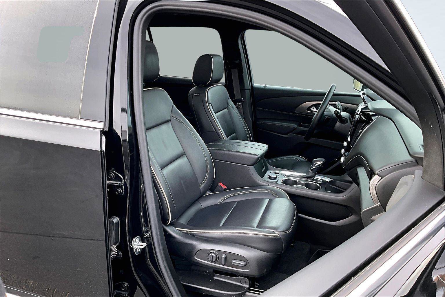 Used 2023 Chevrolet Traverse Premier image 8