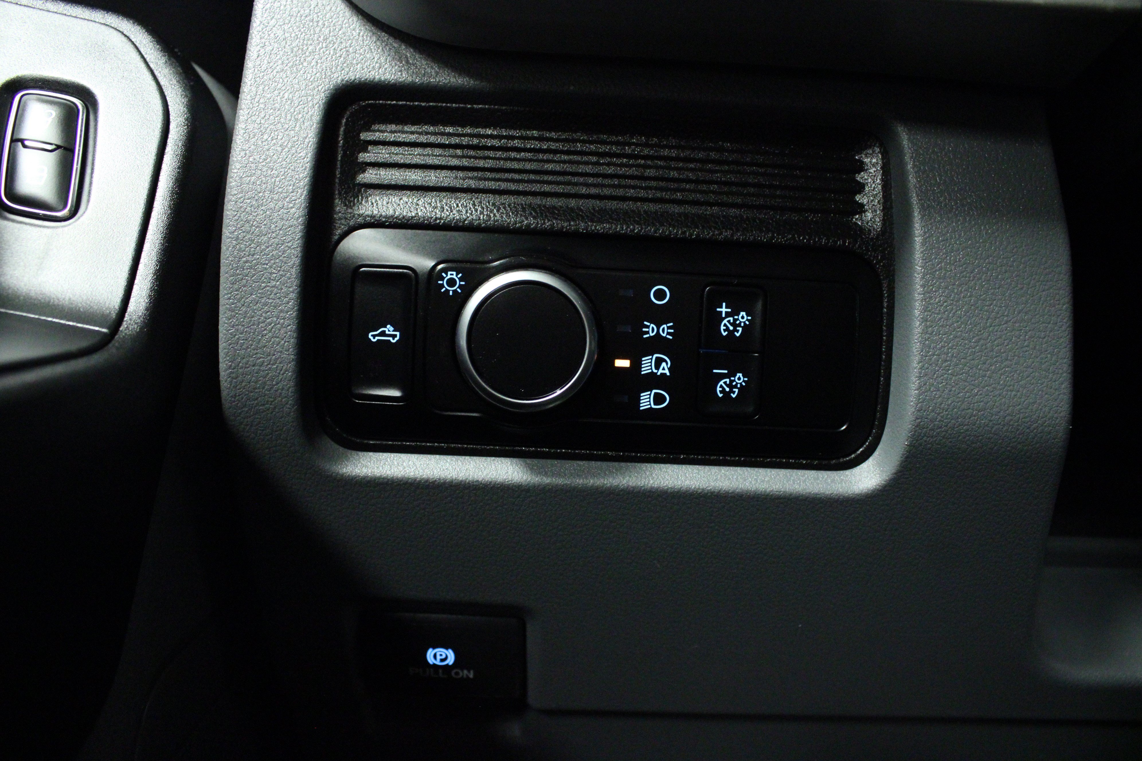 Used 2024 Ford F350 XL w/ 360-Degree Camera Package RWD image 19