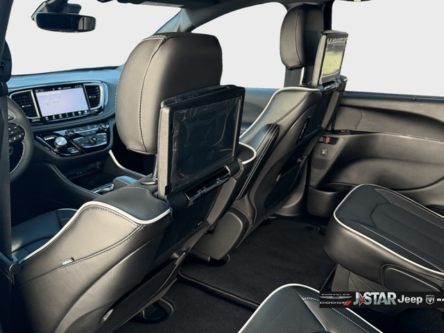 New 2026 Chrysler Pacifica Limited w/ Uconnect Theater Family Group FWD image 16