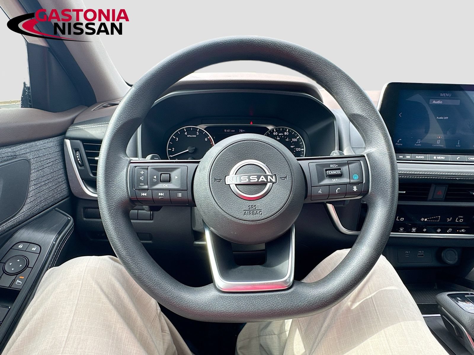 Used 2023 Nissan Rogue SV FWD image 14