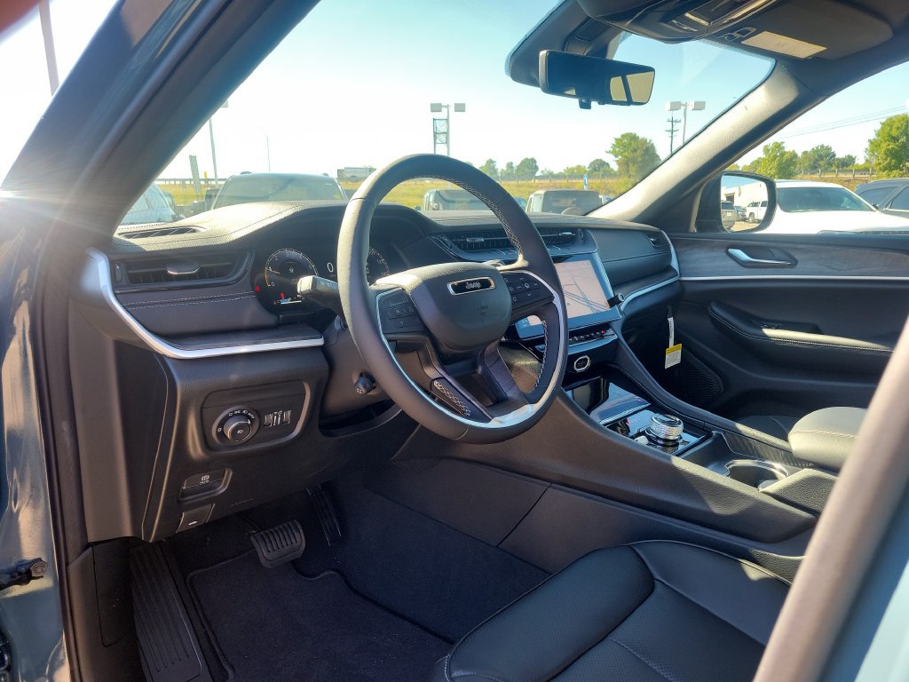 New 2027 Jeep Grand Cherokee Limited AWD/4WD image 13