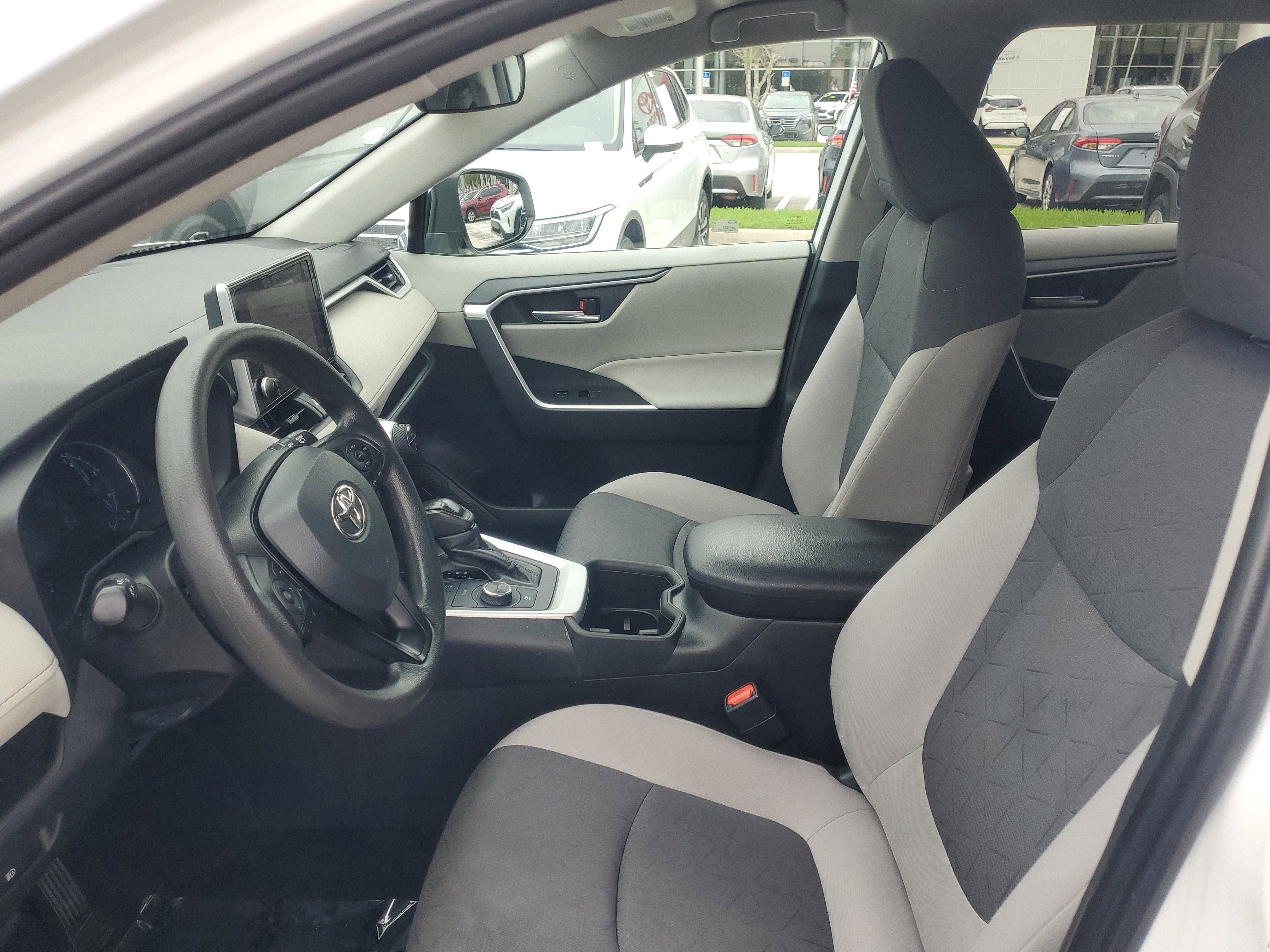 Used 2024 Toyota RAV4 XLE image 17