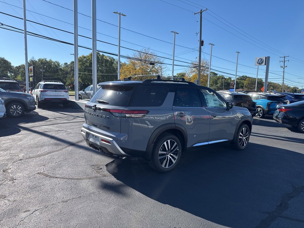 New 2025 Nissan Pathfinder Platinum w/ Black Appearance Package image 5