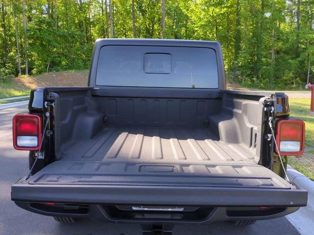 Used 2024 Jeep Gladiator Sport AWD/4WD image 23