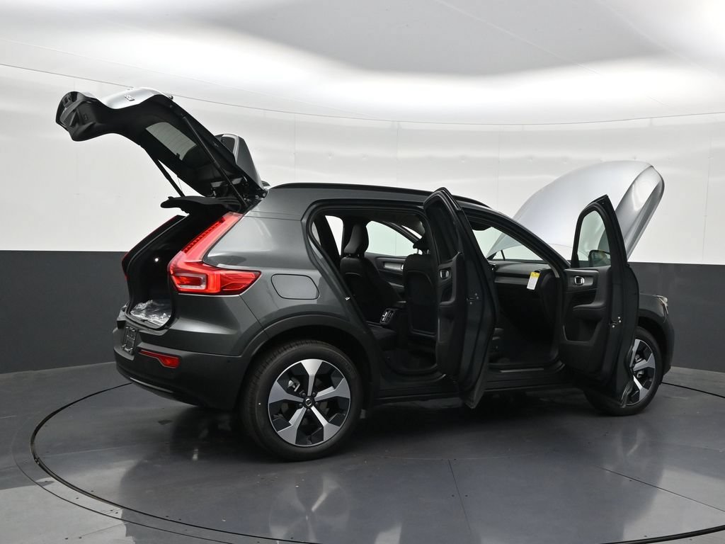 New 2026 Volvo XC40 B5 Plus w/ Climate Package AWD/4WD image 30