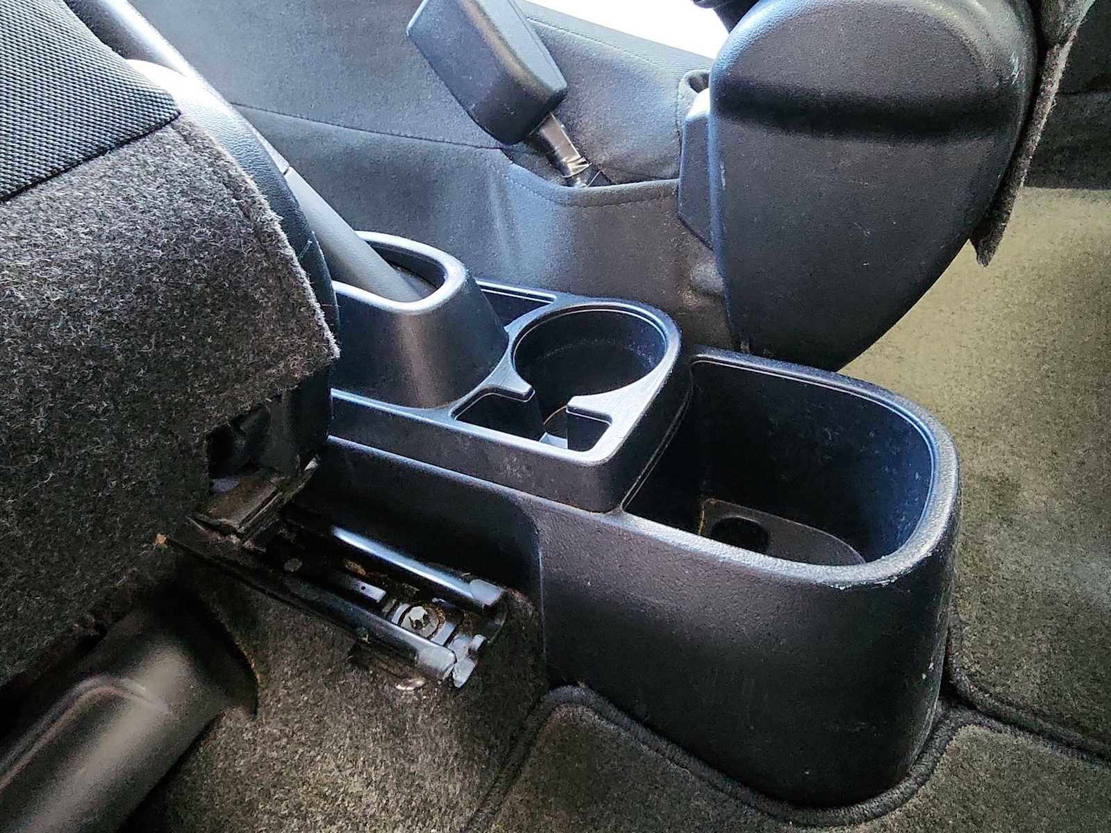 Used 2013 Toyota Yaris L image 21