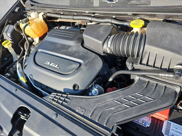 Used 2018 Chrysler Pacifica Touring Plus w/ Tire & Wheel Group FWD image 25