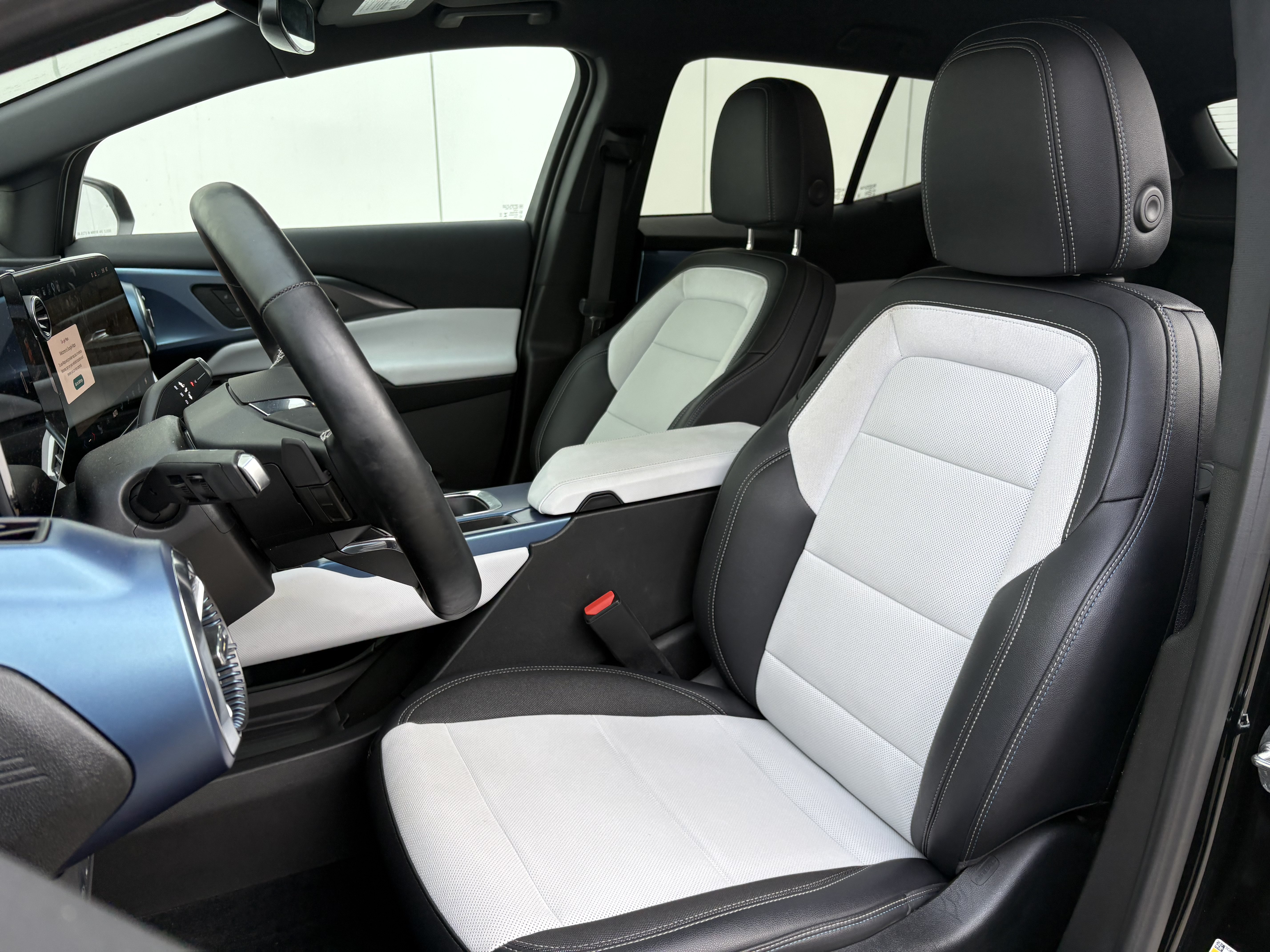 Used 2024 Chevrolet Equinox EV LT FWD image 11