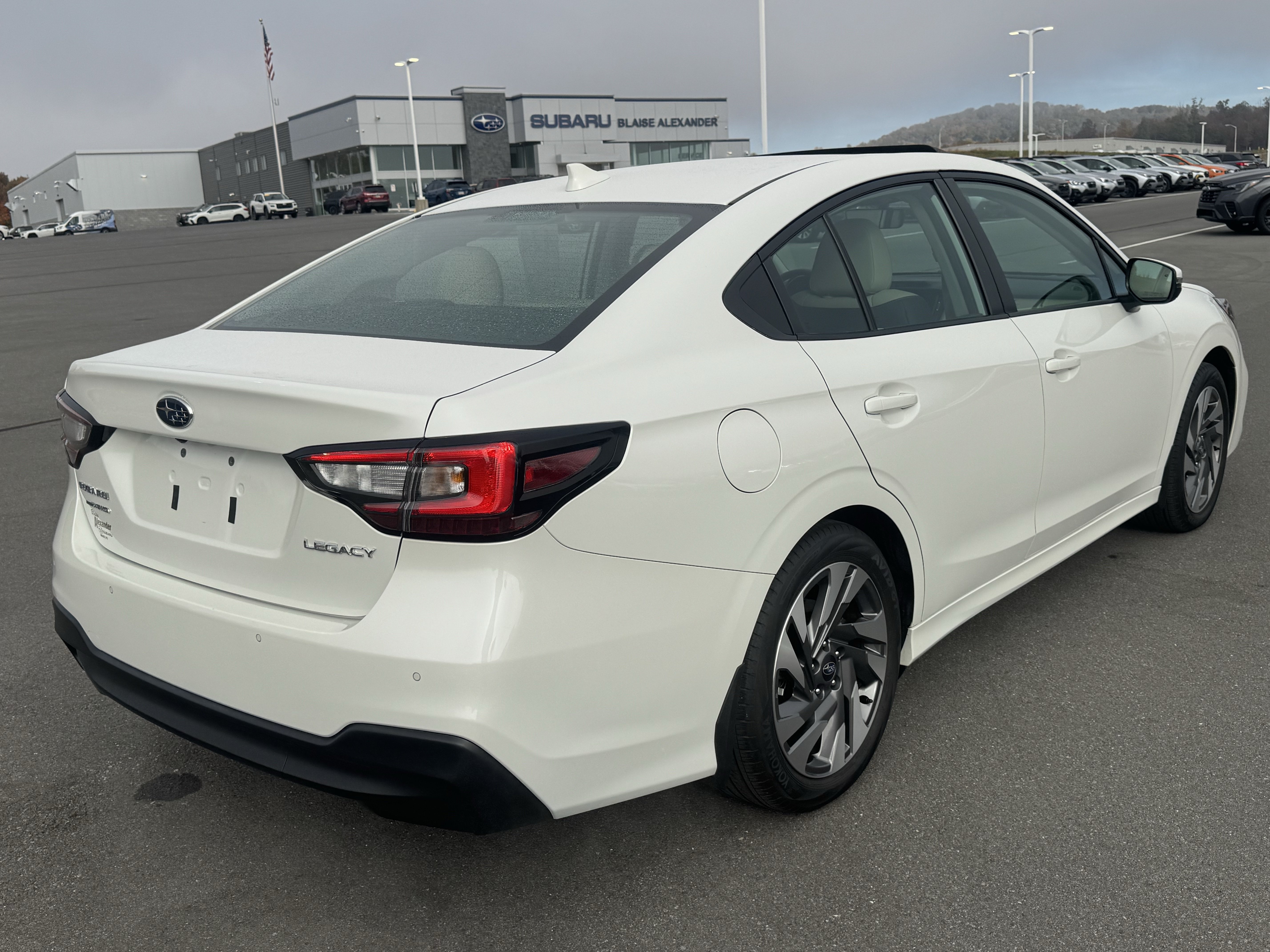 Used 2025 Subaru Legacy Limited AWD/4WD image 3