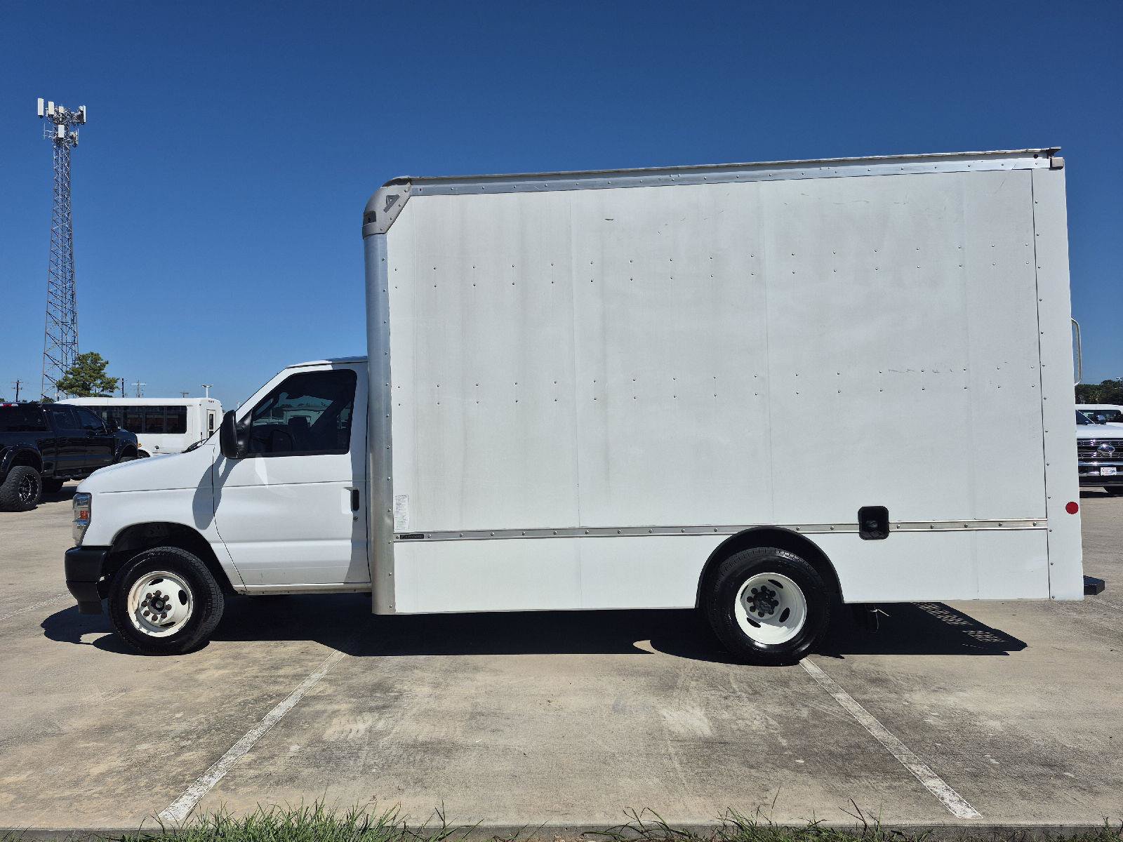 Certified 2024 Ford E-450 and Econoline 450 Super Duty w/ Driver's Safety Package RWD image 11