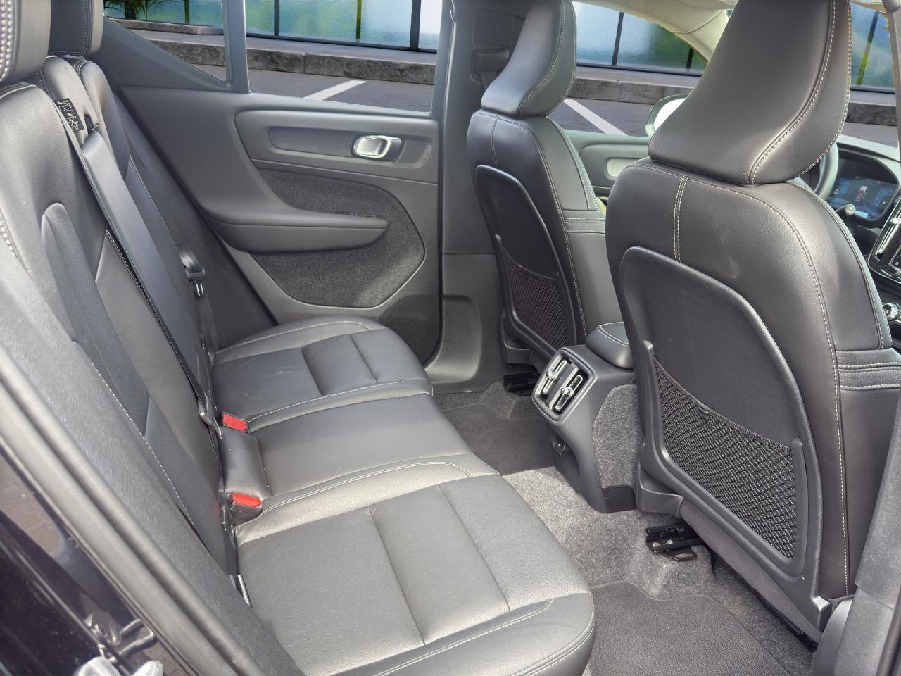 Used 2025 Volvo XC40 B5 Plus image 19