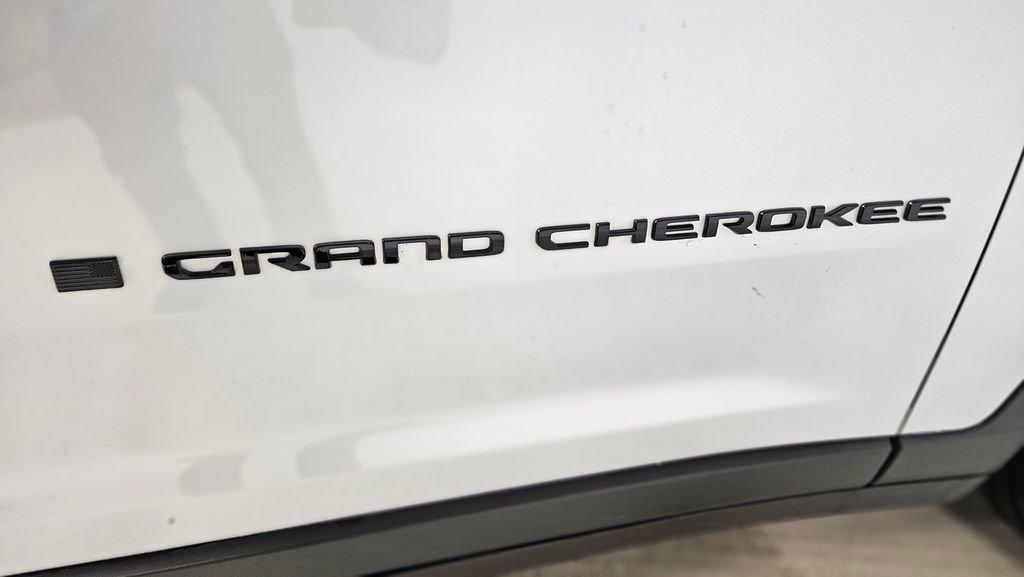Used 2023 Jeep Grand Cherokee Altitude image 16