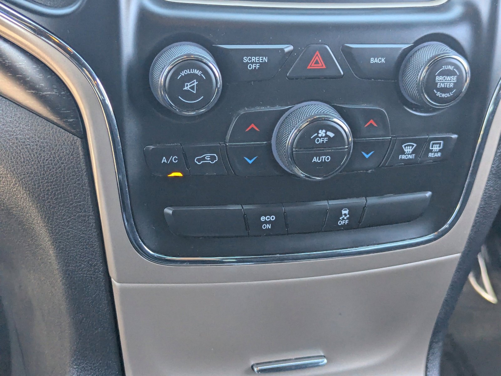 Used 2015 Jeep Grand Cherokee Laredo image 24