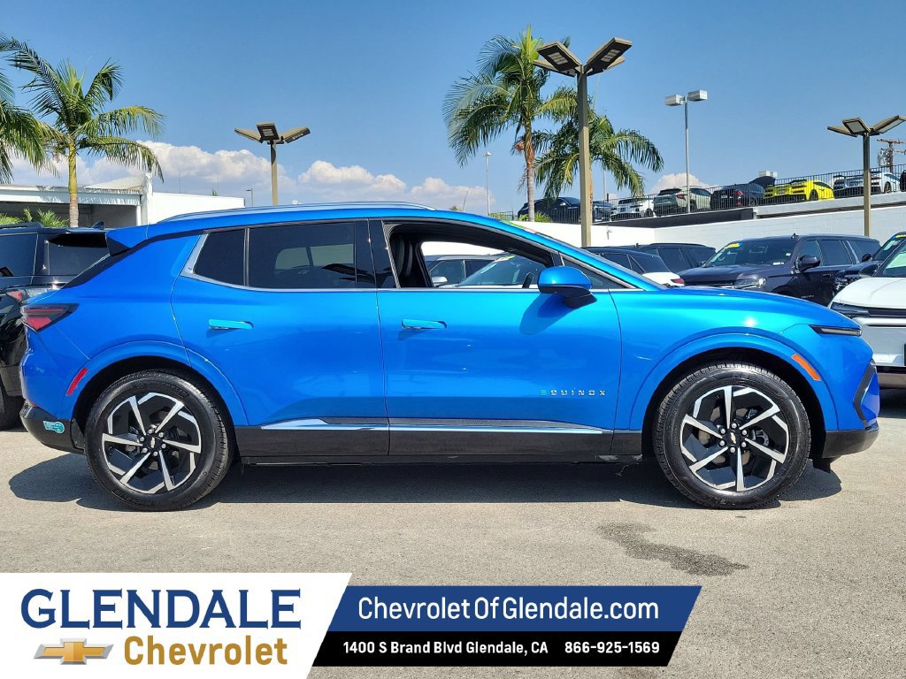 Used 2024 Chevrolet Equinox EV LT FWD image 2