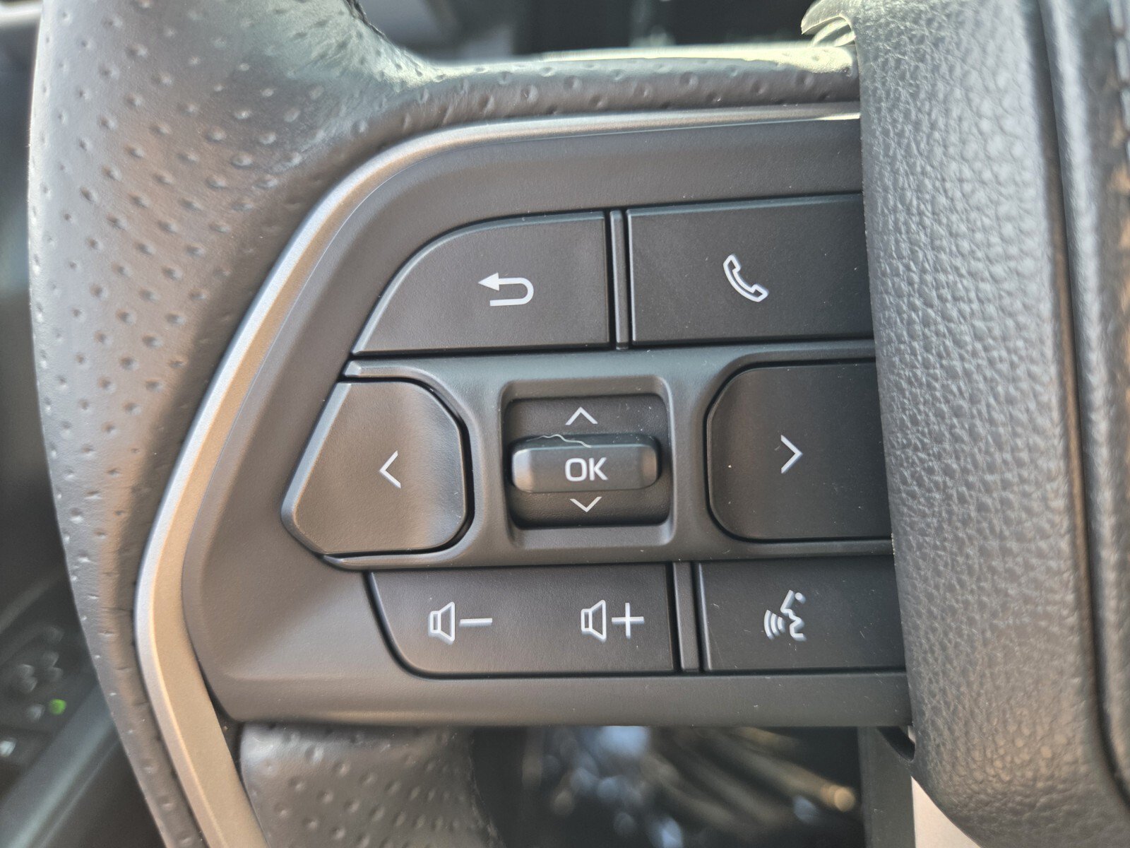 Used 2025 Toyota 4Runner Trailhunter AWD/4WD image 25