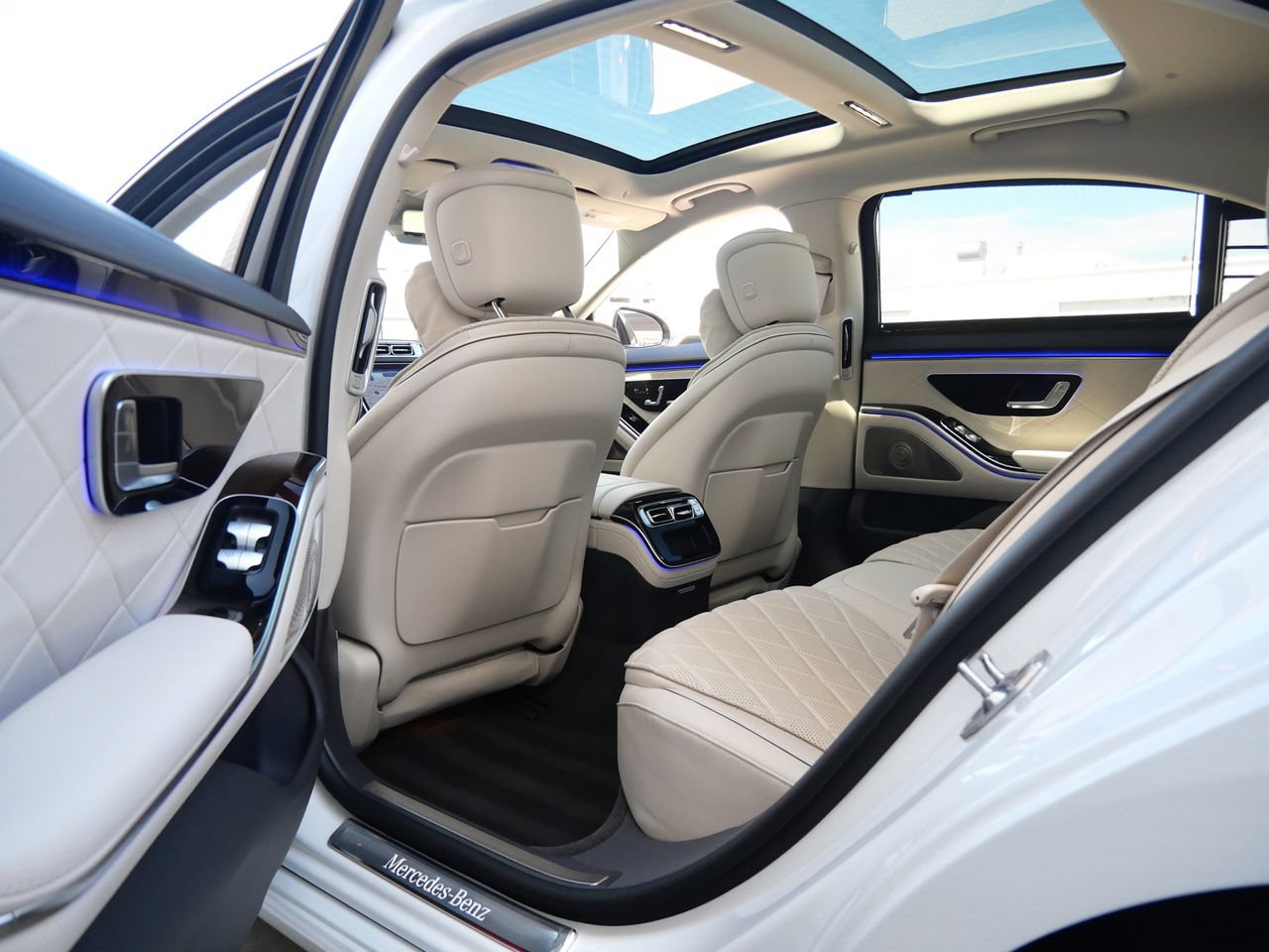 Used 2025 Mercedes-Benz S 580e 4MATIC Sedan image 15