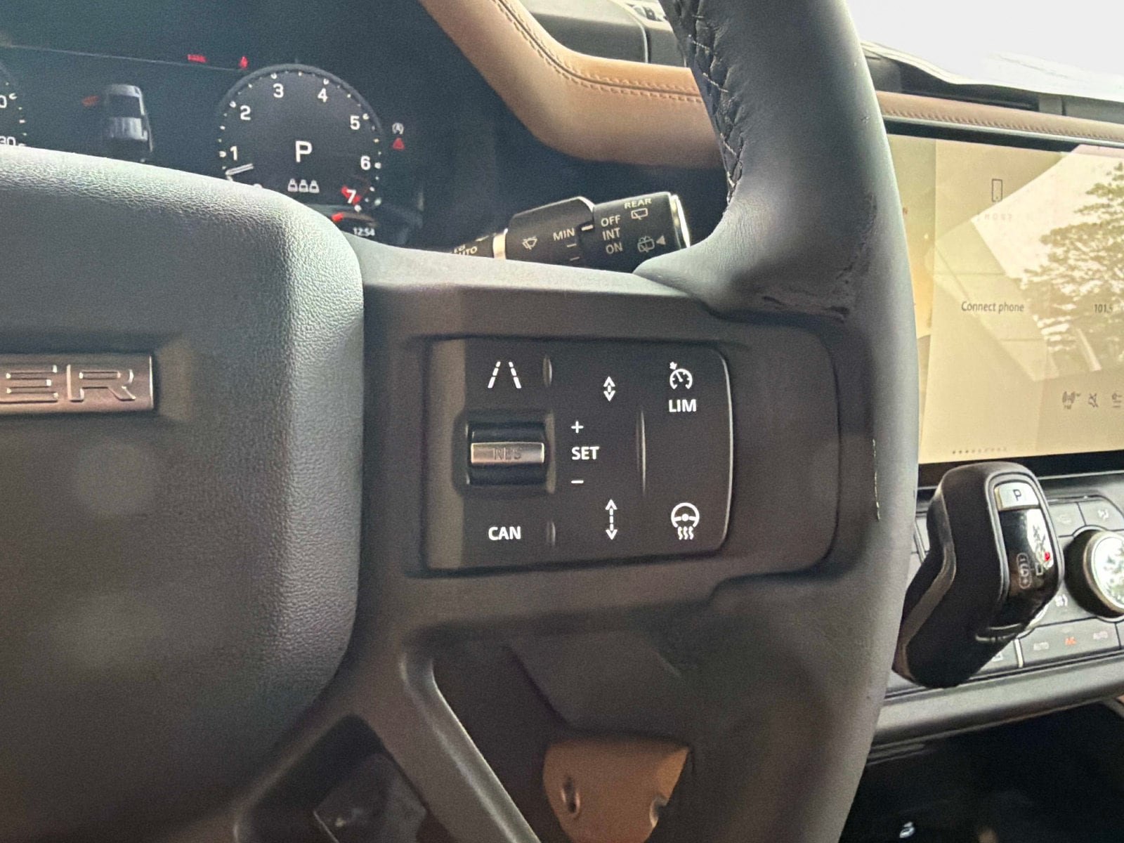 New 2026 Land Rover Defender 110 X-Dynamic SE AWD/4WD image 27