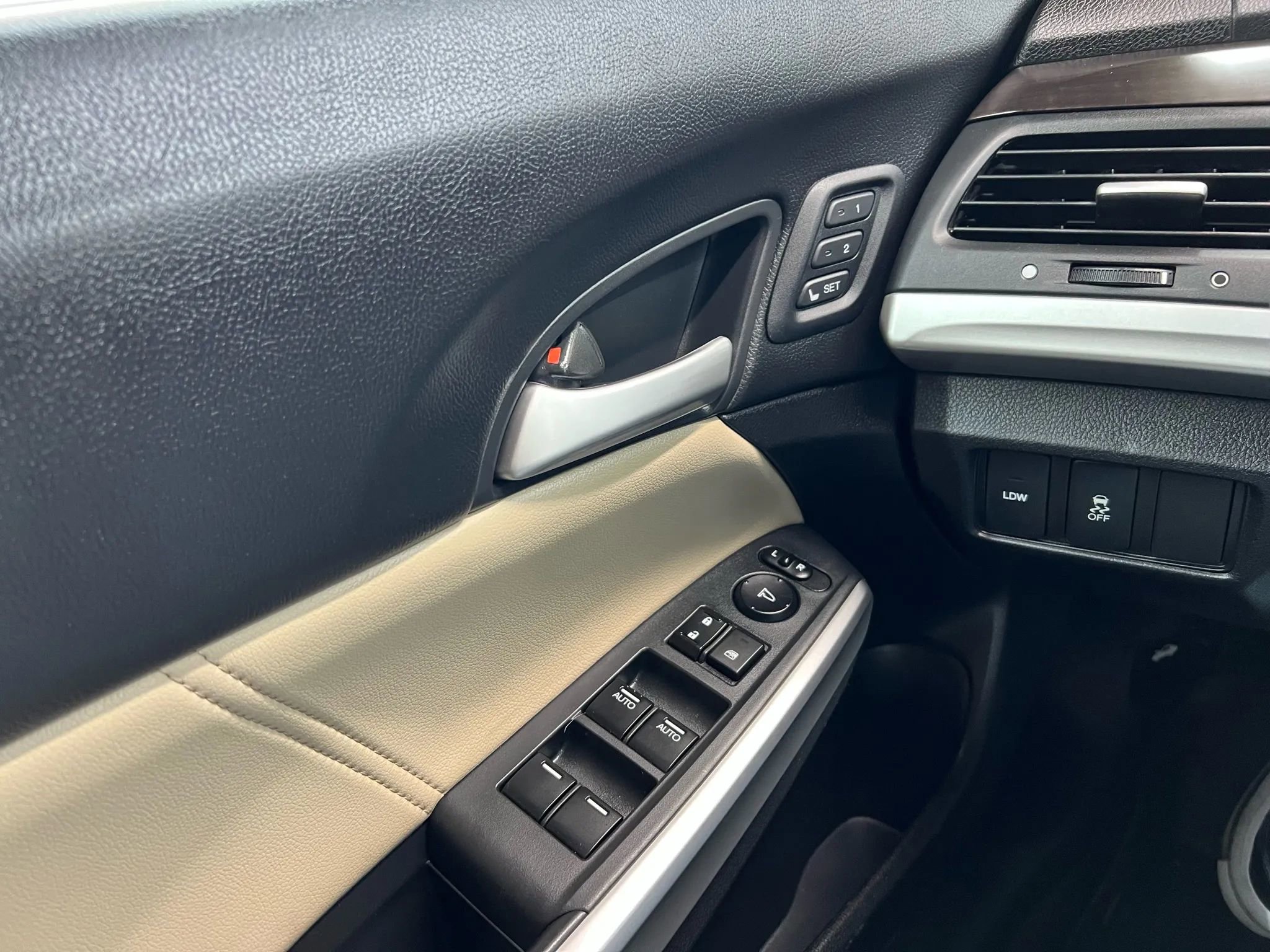 Used 2014 Honda Crosstour EX-L image 16