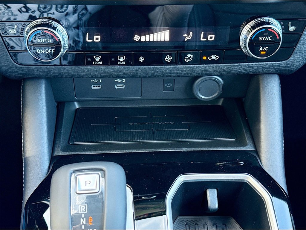 New 2025 Mitsubishi Outlander SE image 16