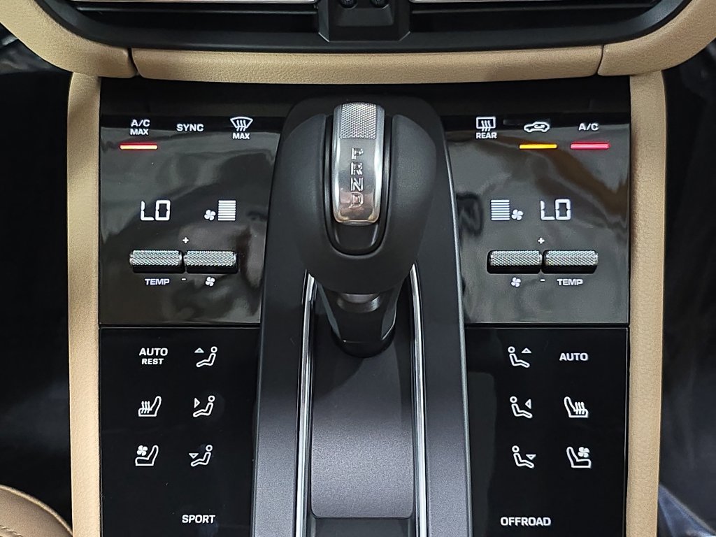 Certified 2026 Porsche Macan AWD/4WD image 19