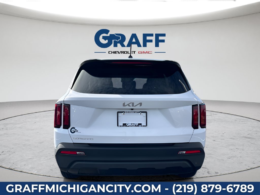 Used 2023 Kia Sorento LX FWD image 4