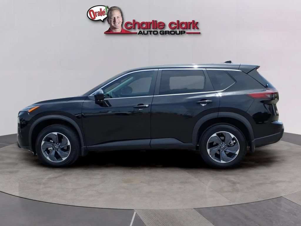 Used 2026 Nissan Rogue SV FWD image 2