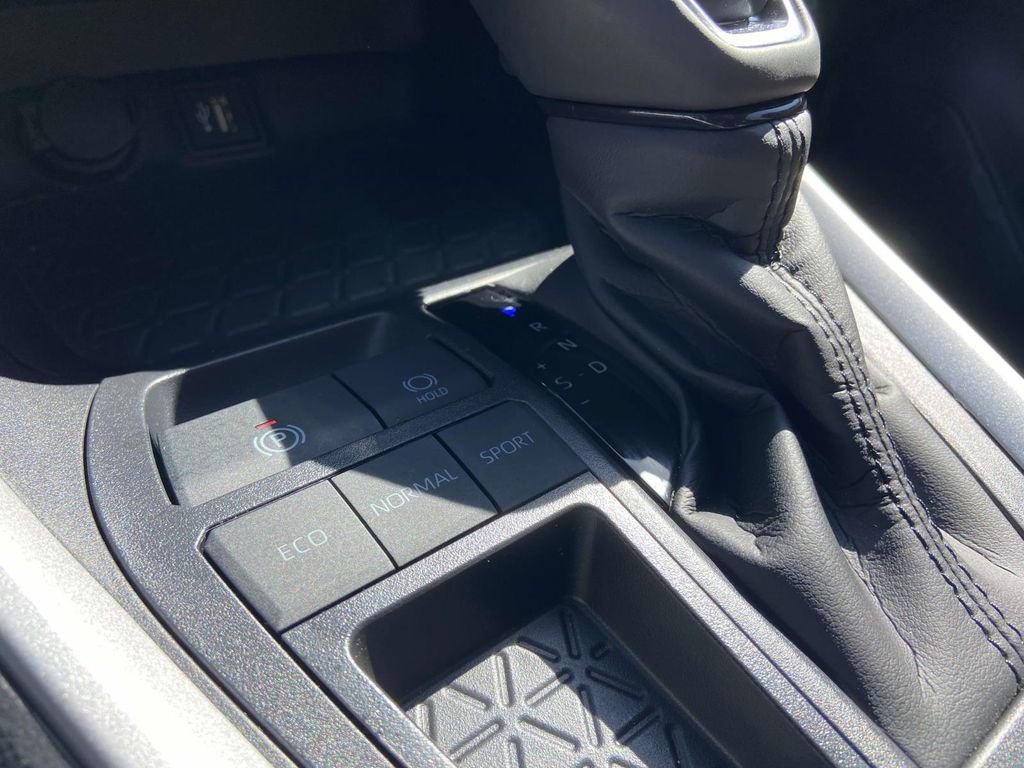 Used 2025 Toyota RAV4 XLE Premium FWD image 27