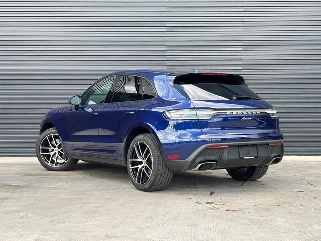 Certified 2025 Porsche Macan image 3