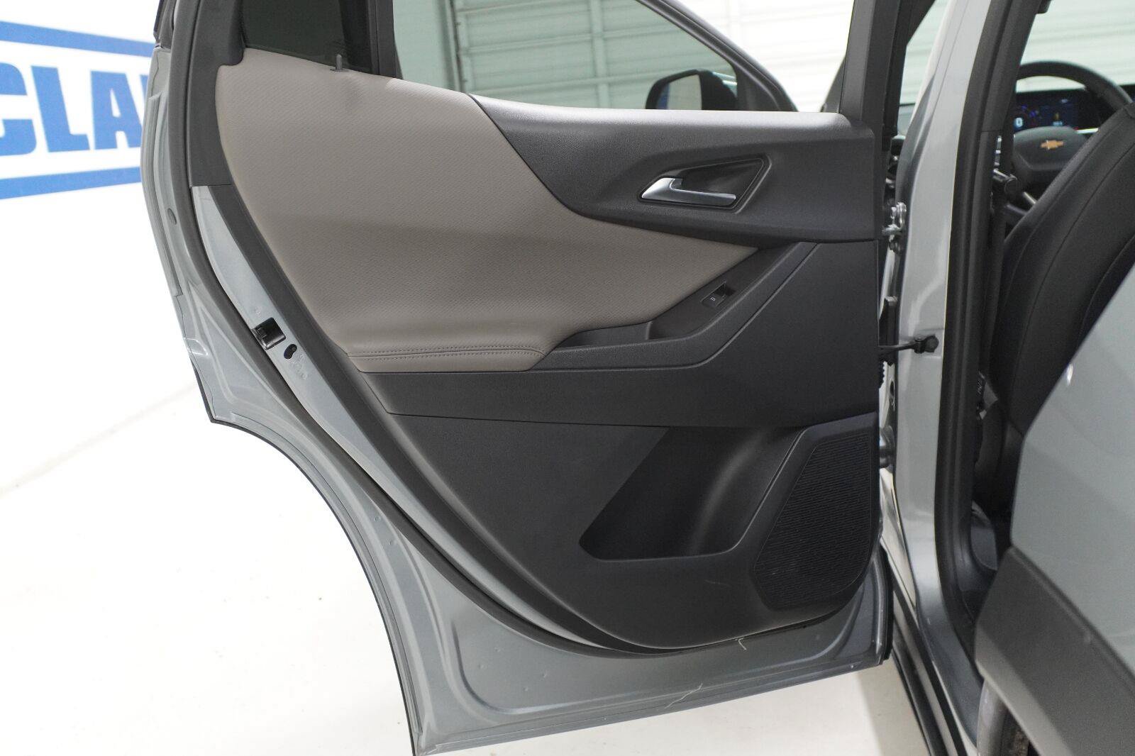 Used 2025 Chevrolet Equinox LT w/ Convenience Package II FWD image 27