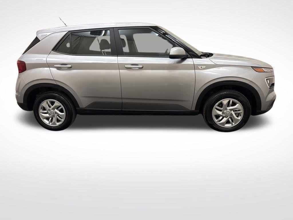 New 2026 Hyundai Venue SE FWD image 4