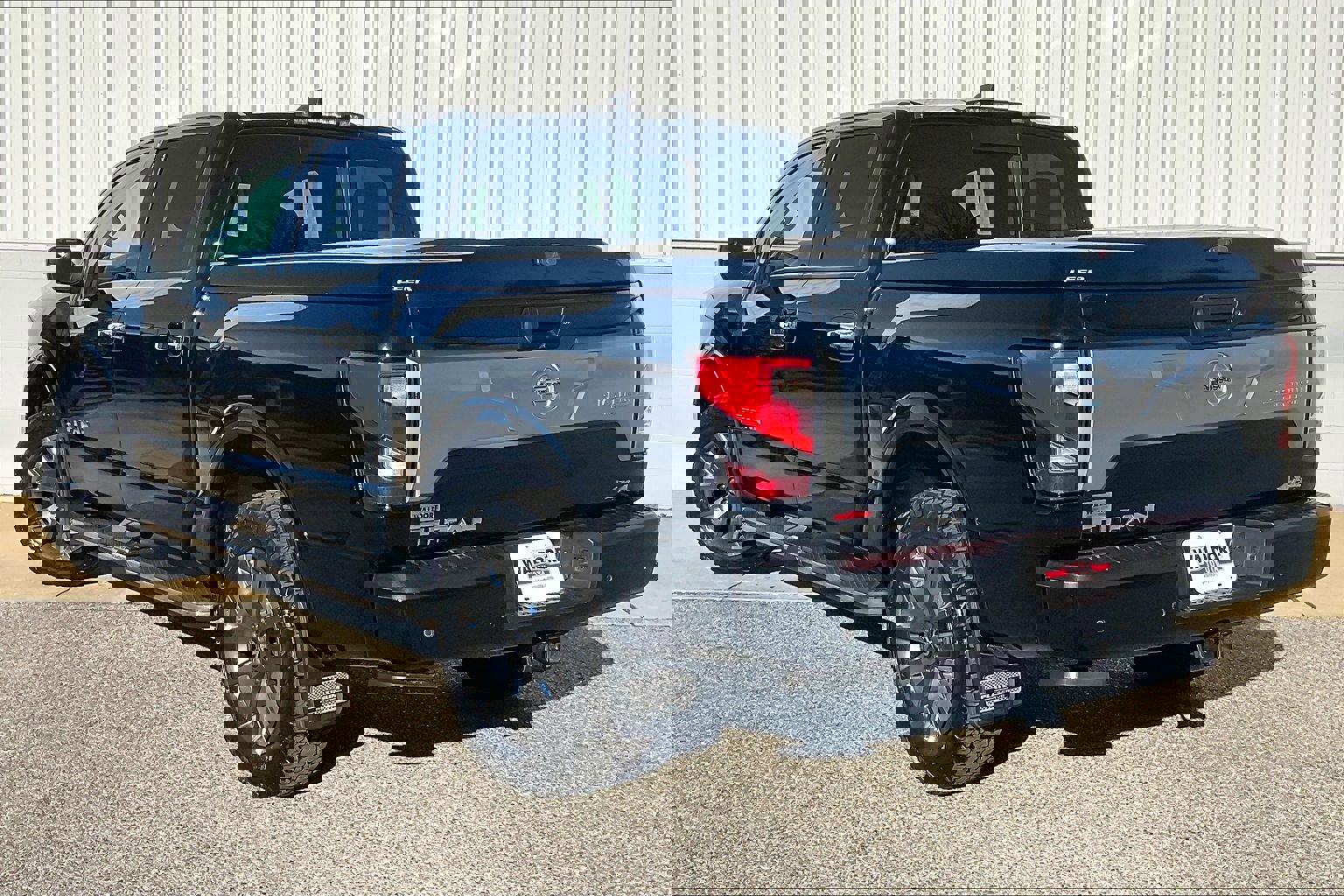 Used 2022 Nissan Titan Platinum Reserve w/ Moonroof Package image 15