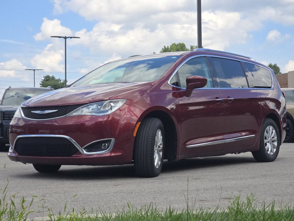 Used 2018 Chrysler Pacifica Touring-L Plus FWD image 11