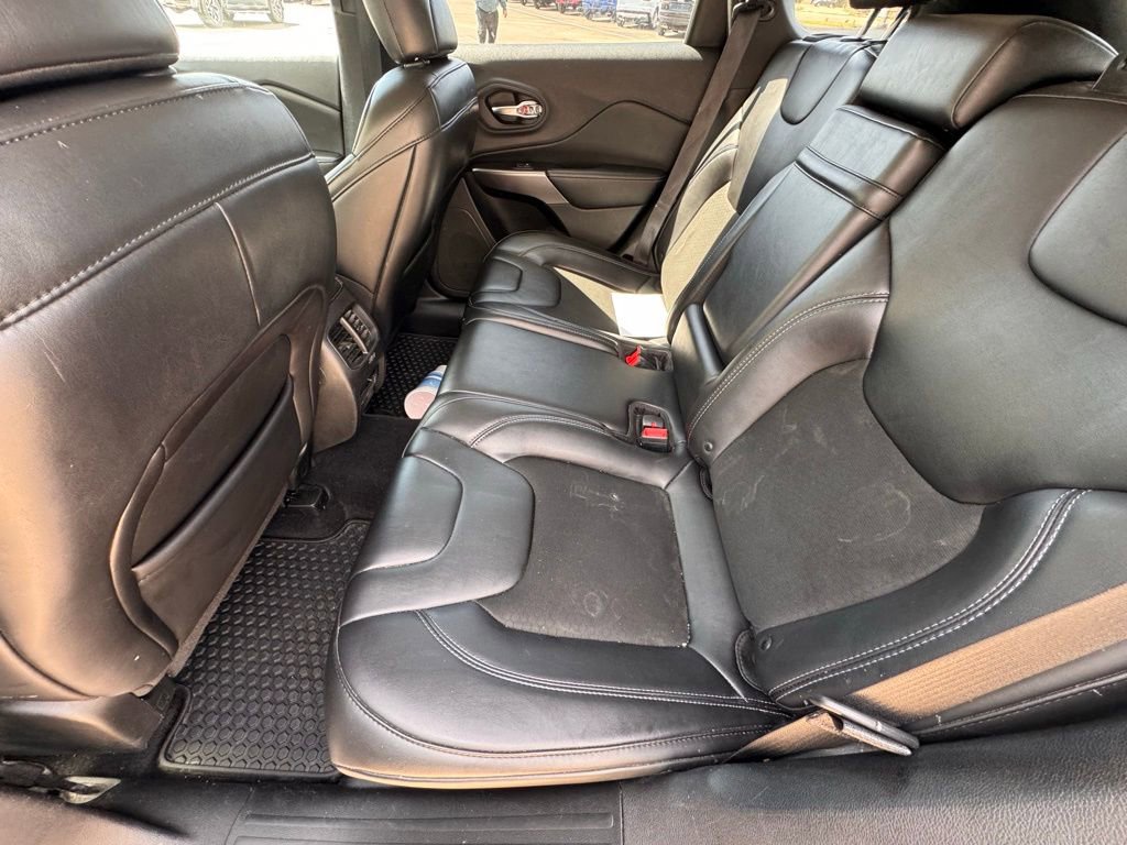 Used 2019 Jeep Cherokee Latitude Plus w/ Comfort/Convenience Group AWD/4WD image 10