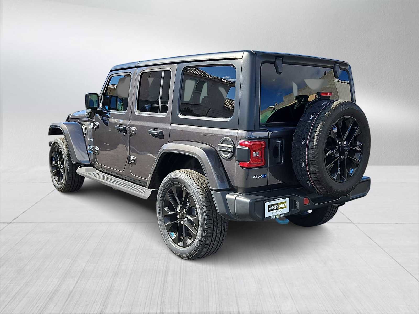 Used 2023 Jeep Wrangler Sahara image 6