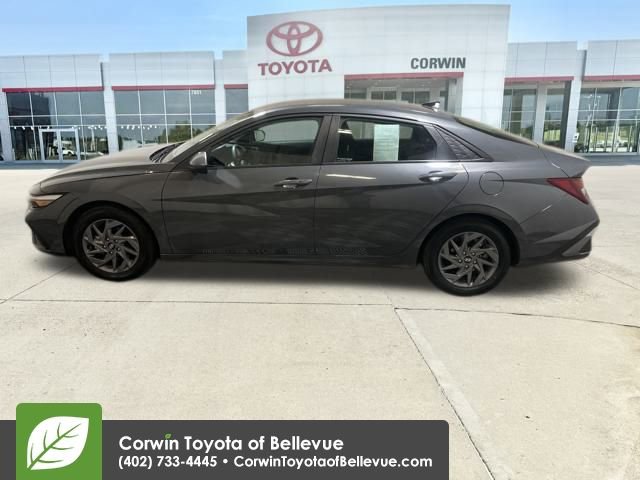 Used 2024 Hyundai Elantra SEL image 2