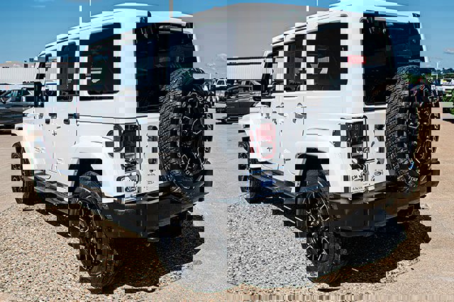 Used 2018 Jeep Wrangler Unlimited Altitude image 3