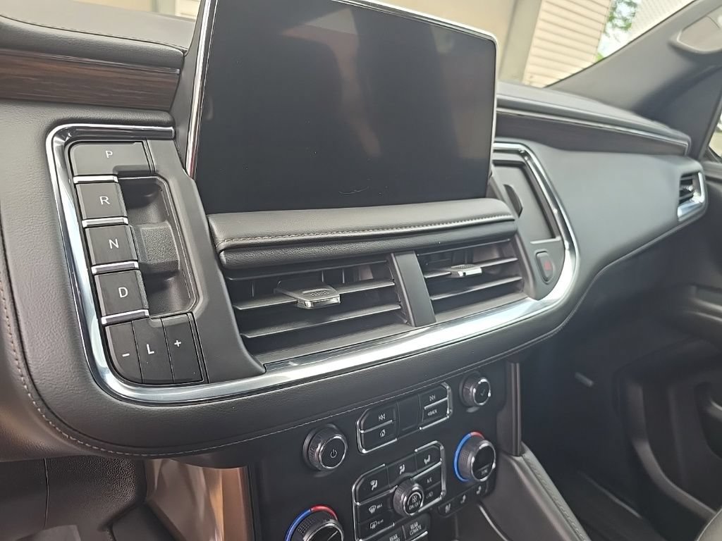 Used 2024 Chevrolet Suburban High Country AWD/4WD image 12