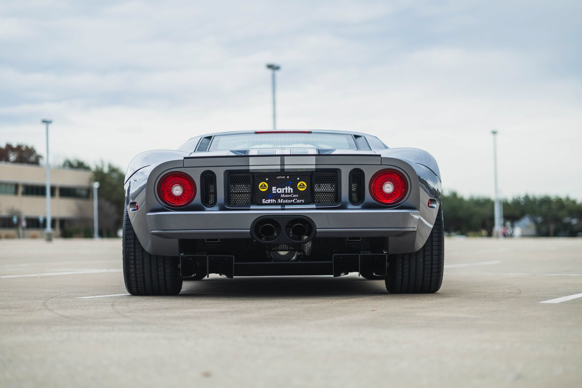 Used 2006 Ford GT RWD image 15